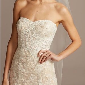 David’s Bridal size 16W Floral beaded lace tulle mermaid wedding dress ivory